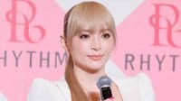 浜崎あゆみ 約8年ぶりの記者会見で“母の顔” 