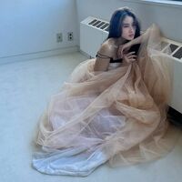 土屋太鳳、センシュアルメイク＆妖艶なドレス姿披露「国籍不明の美しさ」「素敵です」とファン絶賛