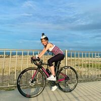 須田亜香里のスポーティな服装でのサイクリング姿に「スタイル良き」「素敵ですね」と称賛