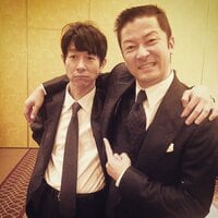 浅野忠信、加瀬亮とのツーショット披露　スーツ姿に「待ってました」の声