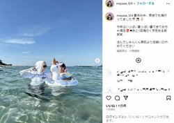 “しゅんまや”重川茉弥の愛娘と海を満喫する姿に「世界一かわいい」「大好きな家族」と反響