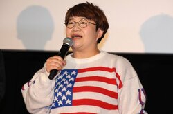 近藤春菜、“マイケル・ムーア似”に納得　パネル横に立ち「マイケル・ムーア監督かも」