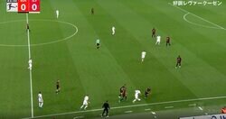 「メッシかよ！」「エグすぎる」堂安律、DF3人に囲まれながらも“超絶ドリブル”で突破　クルッと回転→早すぎて見えない高速ダブルタッチで瞬殺する瞬間