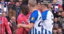 「怖すぎる」まさに一触即発！闘将と強面MFがバチバチのどつき合いから喧嘩上等のメンチ切り　ポジション争いで仲裁のはずがあわや大乱闘の瞬間