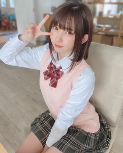 えなこ、清純な魅力あふれる制服ショットに「さすがの美少女」「がちで現役いける」と反響続々