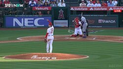 「反射神経半端ないって」大谷翔平、捕手からの返球にヒヤリ「焦ったwwww」「危ないっ！！！」“神回避”にファン驚き