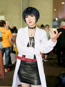 The Reason for the Cosplay? "Because I Love Her!" PERSONA 5's Tae Takemi Cosplay is Cool & Beautiful!