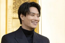 鈴木伸之の突進力は「まるでアイアンマン」と新田真剣佑が太鼓判