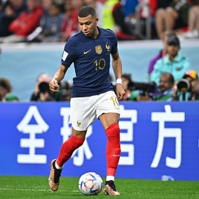 エムバペはメッシやネイマールから「悪影響」を？ もっと「動的にプレー」すべきだ【W杯】