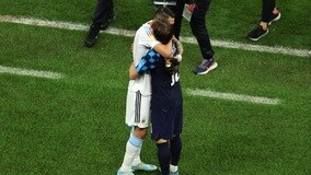モドリッチ、W杯敗退で涙…“敵”ディマリアが抱きしめる姿がグッとくる