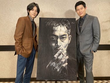 孤狼の血 LEVEL2』鈴木亮平作・松坂桃李の肖像画が公開 入場者