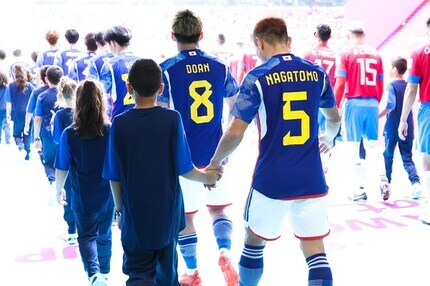日本チームが大好き」W杯公式SNSが森保Jのキットマネージャーを紹介 