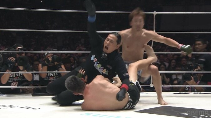 朝倉未来、青木真也に1ラウンドTKO勝利！ 「これが日本の格闘技の歴史の1ページ」“有言実行”の劇的パウンド決着に会場騒然 日本MMA界の“生ける伝説”超え果たす 4枚目