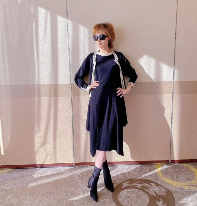  小柳ルミ子『CHANEL』コーデを披露「考えるのが面倒な時はCHANEL」  1枚目