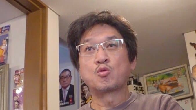 【写真・画像】“珍品コレクター”やくみつるの自宅に潜入 「玄関からすごい」スタッフ驚き　1枚目