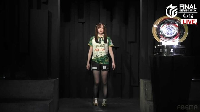ツインテールと美スタイルが際立つ東城りお