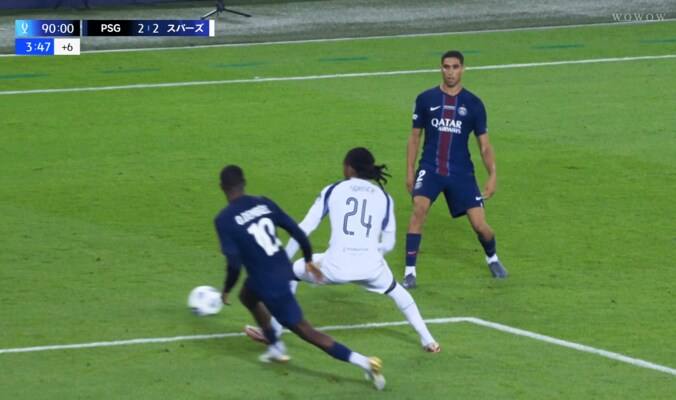 驚愕！ PSGエースの“神ムーブ→弾丸クロス”「あんな人数がいたのに…」「アクションとキックの質が高い」名物解説者も舌を巻いた一部始終 2枚目