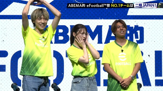 「まじ美人」二瓶有加の“急なグラビアポーズ”が大反響！サッカーゲームバトル優勝→ビジュ・アピールに「何してんの笑」 3枚目