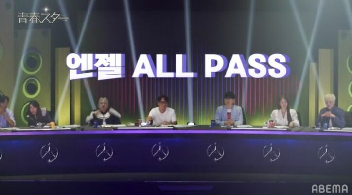 「レベルが歴代級」日本人カズタ含むアイドルチームの完璧ステージに最高得点！プロたちもスタンディングオベーション『青春スター』