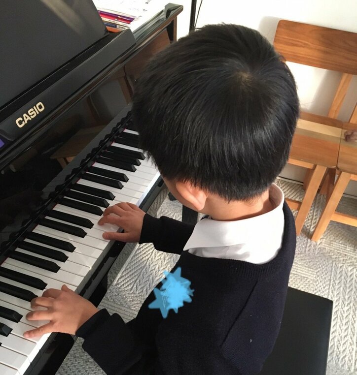 市川海老蔵 ピアノを弾く息子の姿を公開 新鮮 かっこいい の声 話題 Abema Times