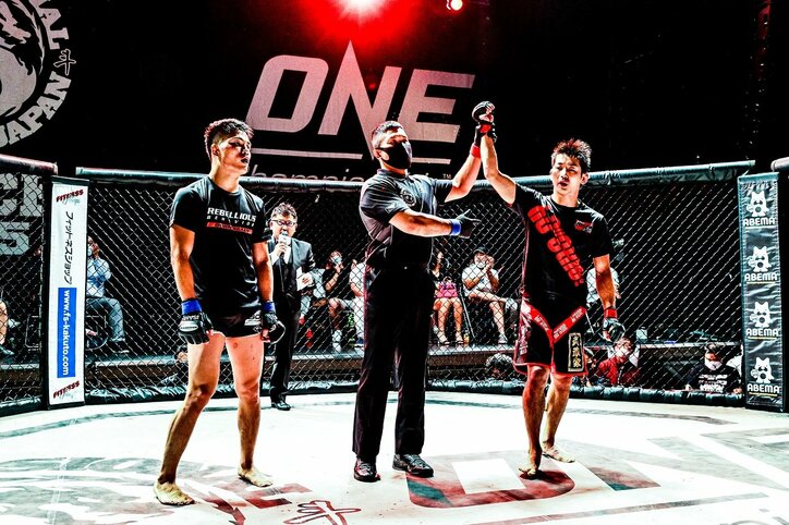 勝者は鼻が曲がっても「想定内」 敗者は指が折れてもギブアップ拒否…修斗で執念の大激闘