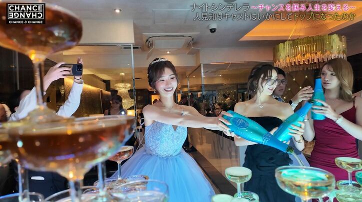 【写真・画像】美容代は毎月100万円以上、人見知りTOP美女キャバ嬢の超豪華バースデーイベントに潜入 虹色輝くシャンパンタワーに笑顔で感謝 2枚目