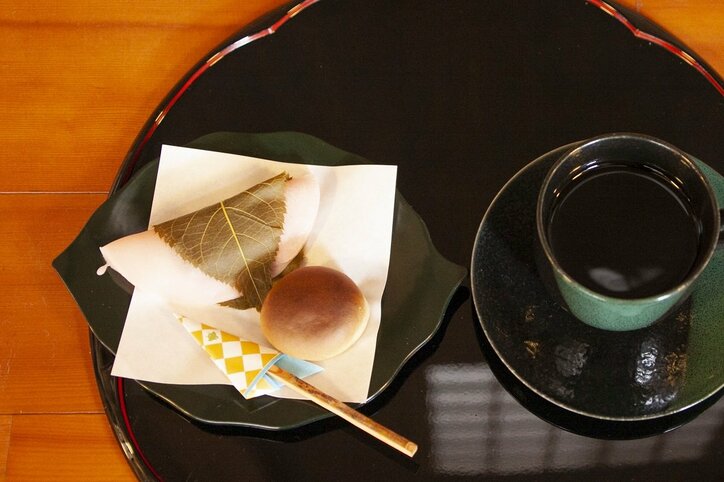 2日目午後のおやつ 藤井聡太王将は「クラフトハーブソーダ」、羽生九段は「そばまんじゅう&桜餅」の注文/将棋・王将戦七番勝負第5局