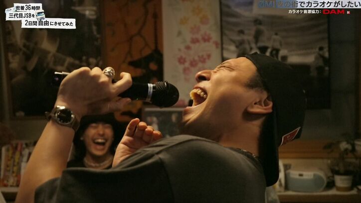 岩田剛典、地元のスナックで大熱唱！三代目メンバー全員で合いの手も！カラオケで大盛り上がり『R.Y.U.S.E.I.』も歌う