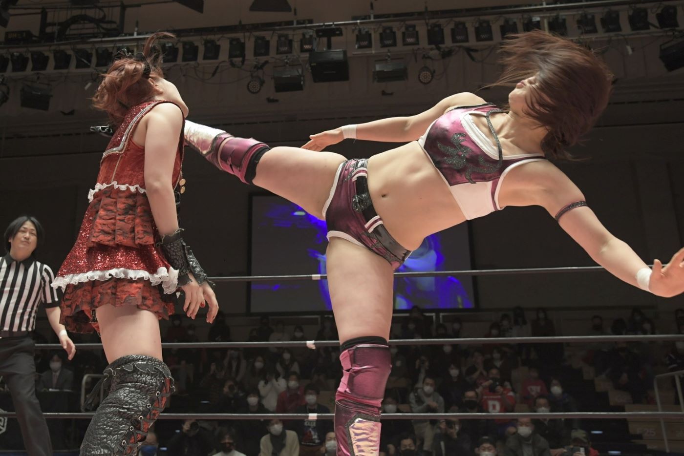 頭蓋骨を砕く 後ろ回し蹴りで壮絶ko 伊藤麻希 宿敵 山下実優に涙の敗北 ニュース Abema Times