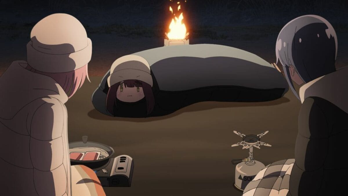 アニメ「ゆるキャン△」3期5話、土岐綾乃が“シュラフ虫”に…寝袋に 