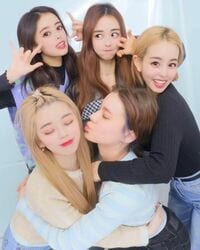 NiziUリク、日本でメンバーと遊んだ時の“プリクラショット”＆動画を公開し「最高すぎる」「世界で一番」と歓喜の声