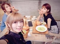 きゃりー、Perfumeあーちゃんらと「ザギンでシースー」　美女3ショットに反響