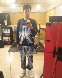 小籔千豊のセットアップ姿に反響「カッケーっす！」「着こなせるの小籔さんだけ」