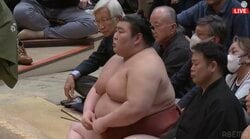 熱海富士、取組前に“謎の動き”「こういう人形あるよねw」“超独特”ルーティンに反響続々