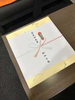  研ナオコ、松山千春からの差し入れを公開「楽屋見舞いをいただきました」 