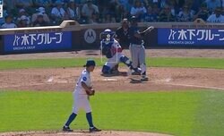 どこ見てんだよ！ 今永昇太のボールで“混乱”「なんで振り向いた」マン振り三振→打者の様子がおかしくなる「なんのポーズ？」