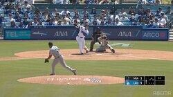 片手打ちで驚異の100マイル超！大谷翔平、“変態三塁打”で外野手が「オロオロ守備」 目測誤ったか…目を疑う光景にツッコミ相次ぐ