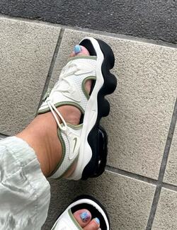  北斗晶、誕生日に貰ったナイキのサンダルに驚き「膝の悪い私には、歩くのが楽ちん」 