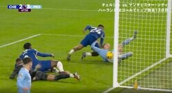 「速すぎる…」スタジアムに地鳴り！相手DFを吹っ飛ばす→194cmの体ごとゴールに突っ込む　怪物・ハーランドが衝撃の“豪快スライディング弾”を叩き込んだ瞬間