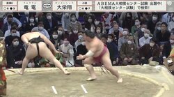 土俵際、力士がカメラに背を向けてからの「くるりんぱ」に館内大興奮「すげぇ」「何で残れるんだｗ」称賛の声