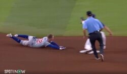 おい！走ったぞ！一体、何が起こった…！？ 怠慢プレーの隙を突いて大爆走→“気迫のヘッスラ”がヤバすぎる「周東みを感じる」「速すぎw」