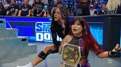 イヨ・スカイとASUKAがWWE女子王座“前哨戦”、シナ登場＆“強力援軍”でビッグマッチ前日に新展開！