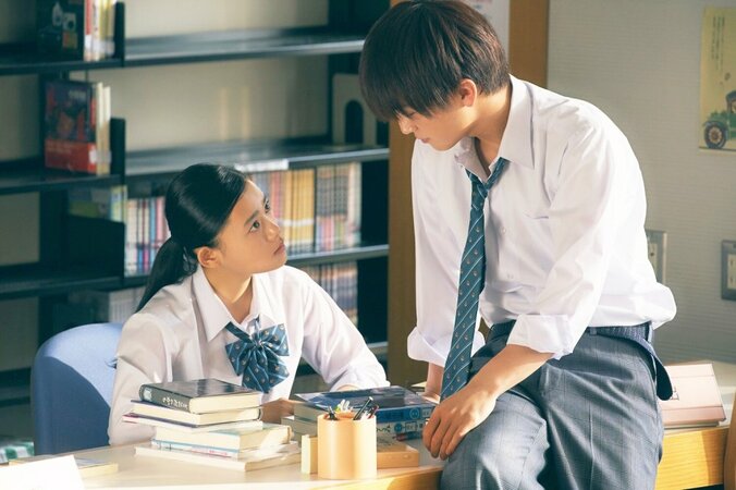 岩⽥剛典、20代最後の制服姿を披露！『パーフェクトワールド君といる奇跡』高校時代の場面写真解禁 2枚目