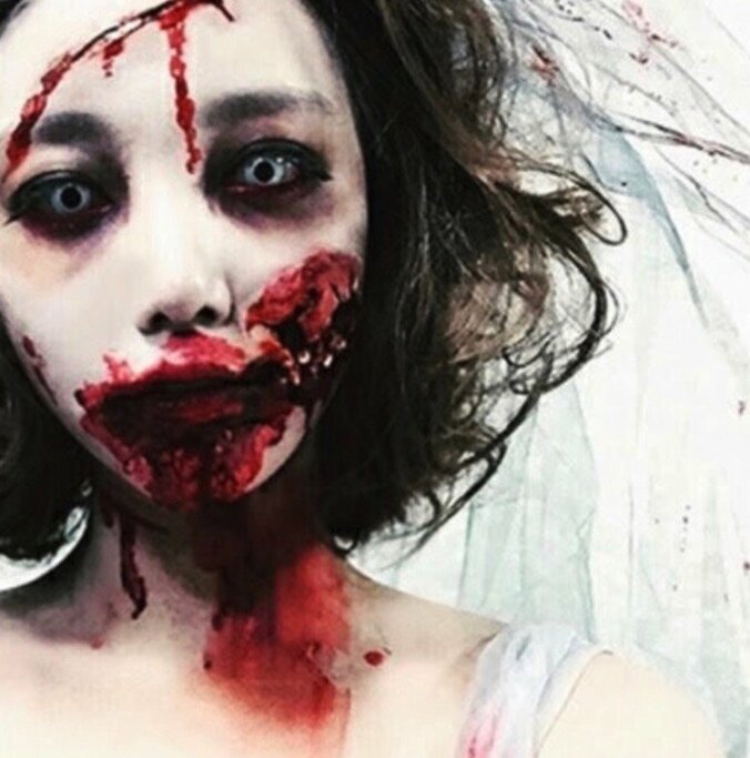 セクシー系から最恐ゾンビまで！ざわちん、ハロウィンメイク&コスプレを一挙大公開 1枚目