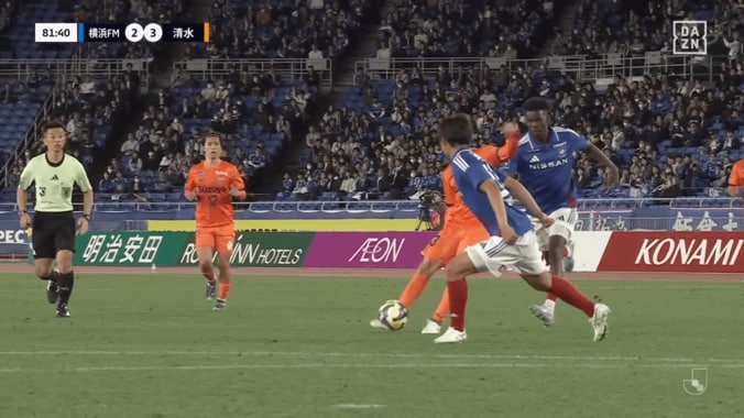 乾貴士が伝説ゴラッソを再現！？「W杯ベルギー戦だ」「魔法をかけた」「スーパーな一撃」絶品ドリブルシュートでファン魅了 3枚目