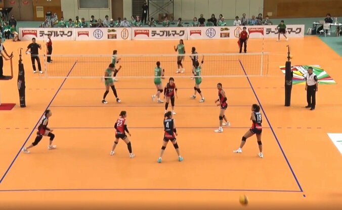 強烈サーブが炸裂