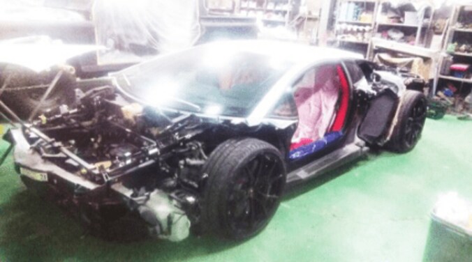 GACKT、改造中のランボルギーニチラ見せ「裸でもやっぱりかっこいい」とうっとり 1枚目