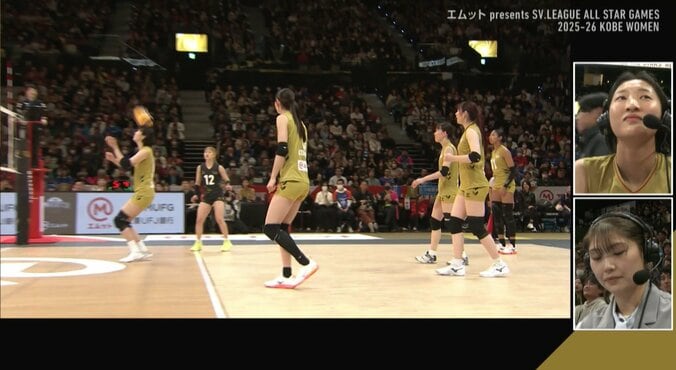 女子バレー、まさかの“ヘディング”レシーブ 想像の“斜め上”を行く珍プレーに選手ずっこけ 2枚目