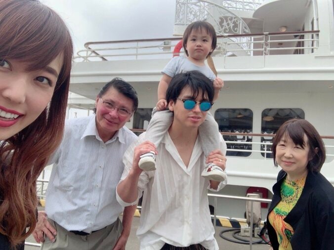 川崎希＆アレク、家族で船に乗りプチ旅行を満喫「船で世界旅行とか行ってみたくなったよ～」 1枚目