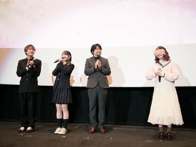 [Fotos/Bilder] „Die Inner-Color-Färbung ist noch da...“ Die Synchronsprecher Shun Horie & Hina Yomiya erscheinen in Schuluniform! Bericht zum Bühnengruß der Kinopremiere von „The Dangers in My Heart: The Movie“ 9